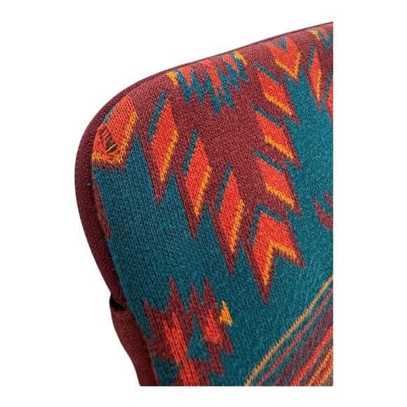 TNA | Aritzia Aztec Print Lined Tablet & Laptop Holder - Picture 7 of 9